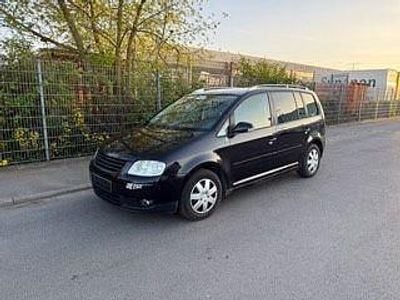 Second-hand VW Touran 140 CP (102 kW) 2004 Negru Monovolum