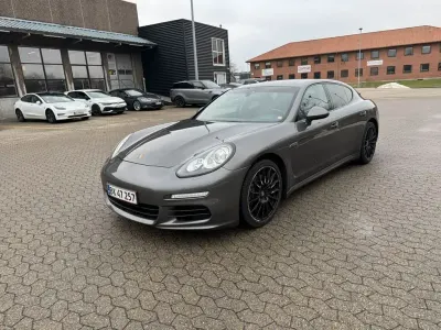 Usado Porsche Panamera 250 HP (183 kW) 2014 Cinzento Citadino
