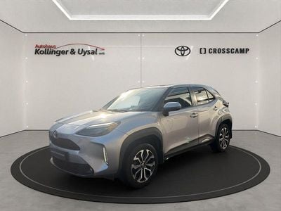 Silber Gebraucht 2023 Toyota Yaris Hybrid Team Limousine | 22.490 € (Teuer)