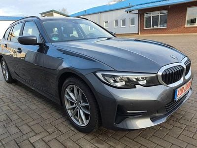 Grau Gebraucht 2021 BMW 318 Advantage Kombi | 24.999 € (Fairer Preis)