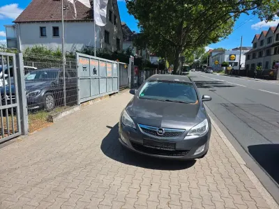 Gebraucht Opel Astra Design Edition 160 PS (117 kW) 2011 Grau Kombi