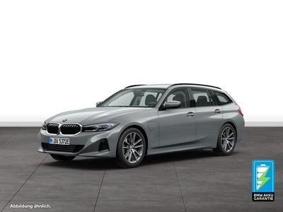 Gebraucht BMW 330e 292 PS (214 kW) 2025 Grau Kombi