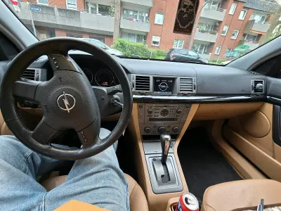 Second-hand Opel Signum 155 CP (114 kW) 2003 Negru Hatchback