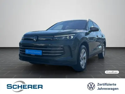 Gebraucht VW Tiguan Elegance 204 PS (150 kW) 2025 Cipressinogrün metallic (metallic) SUV