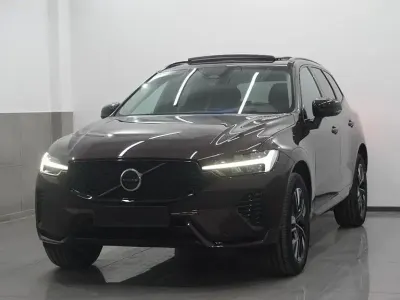 Gebraucht Volvo XC60 Plus 250 PS (183 kW) 2025 Rot SUV