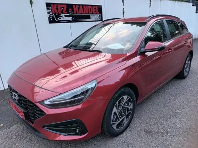 Neu Hyundai i30 Style 97 PS (71 kW) 2025 Ultimate red metallic Kombi