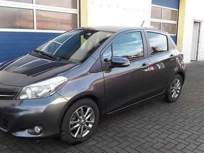 Gebraucht Toyota Yaris Edition 99 PS (72 kW) 2014 Grau Kleinwagen