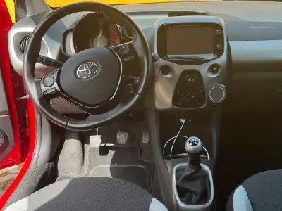 Gebraucht Toyota Aygo 70 PS (51 kW) 2016 Rot Kleinwagen