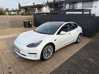 Weiß Gebraucht 2022 Tesla Model 3 Limousine | 27.700 € (Guter Preis)