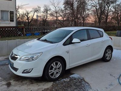Gebraucht Opel Astra 140 PS (102 kW) 2012 Weiß Limousine