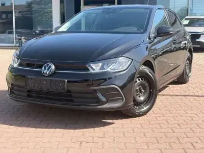 Gebraucht VW Polo Life 95 PS (69 kW) 2022 Schwarz metallic Kleinwagen