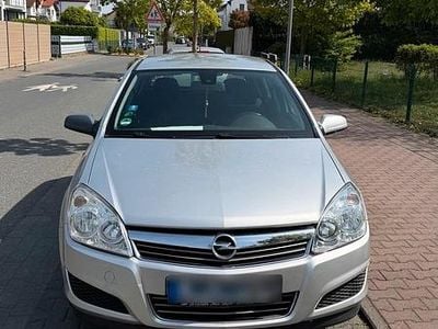 Używany Opel Astra 105 KM (77 kW) 2007 Srebrny Sedan/Limuzyna
