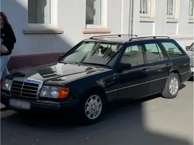 Gebraucht Mercedes E200 136 PS (100 kW) 1993 Schwarz Kombi