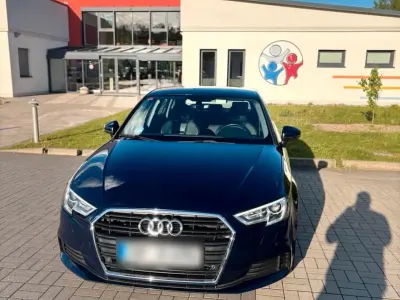 Gebraucht Audi A3 Comfort 115 PS (84 kW) 2017 Blau Limousine
