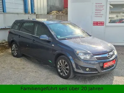 Gebraucht Opel Astra Edition 110 PS (80 kW) 2010 Blau Limousine