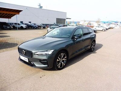 Gebraucht Volvo V60 Plus 197 PS (144 kW) 2025 Forest lake / metallic Kombi