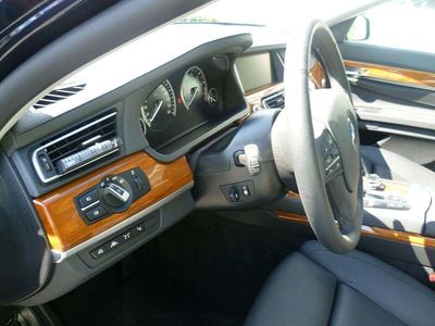 BMW 750