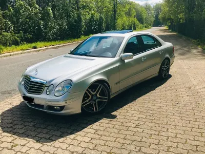 Gebraucht Mercedes E270 Avantgarde 177 PS (130 kW) 2002 Silber Limousine