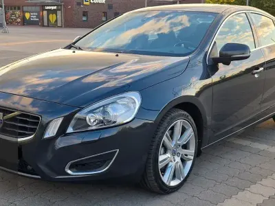 Gebraucht Volvo S60 Summum 215 PS (158 kW) 2012 Grau Limousine