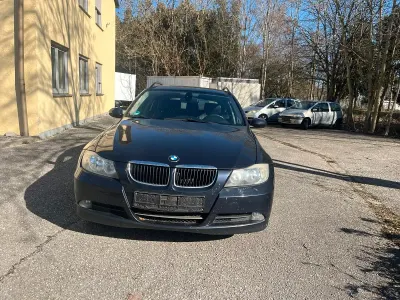 Gebraucht BMW 320 150 PS (110 kW) 2007 Blau Kombi