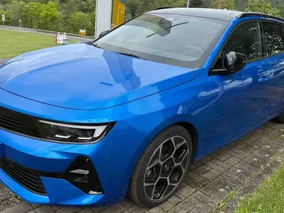 Gebraucht Opel Astra Ultimate 131 PS (96 kW) 2024 Blau Kleinwagen