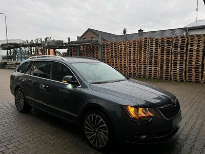 Gebraucht Skoda Superb 170 PS (125 kW) 2014 Grau Kombi
