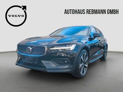 Gebraucht Volvo V60 CC Ultimate 250 PS (183 kW) 2024 Blau Kombi