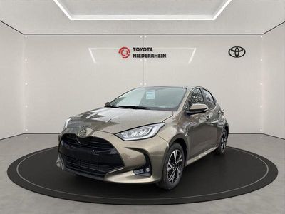 Braun Gebraucht 2024 Toyota Yaris Hybrid Team Limousine | 24.440 € (Fairer Preis)