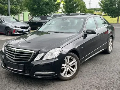 Gebraucht Mercedes E200 Avantgarde 184 PS (135 kW) 2011 Schwarz Limousine
