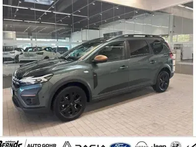 Second-hand Dacia Jogger Extreme 110 CP (80 kW) 2025 Verde Monovolum