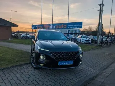 Gebraucht Hyundai Santa Fe Premium 200 PS (147 kW) 2019 Phantom black SUV