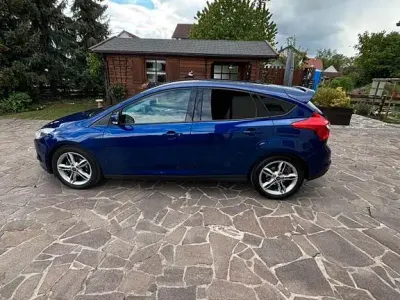 Używany Ford Focus SYNC Edition 116 KM (85 kW) 2014 Niebieski Sedan/Limuzyna