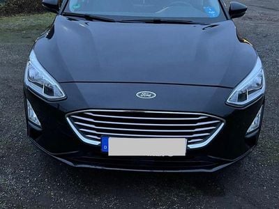 Gebraucht Ford Focus Cool & Connect 125 PS (91 kW) 2019 Schwarz Kombi