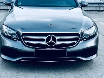 Gebraucht Mercedes E220 Avantgarde 194 PS (142 kW) 2019 Grau Limousine