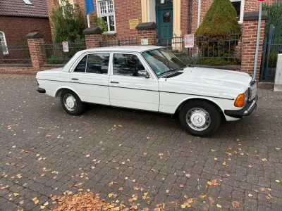 Occasion Mercedes 240 72 ch (52 kW) 1982 Blanc Berline