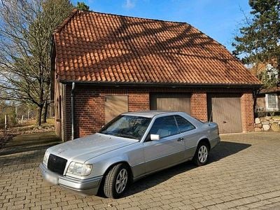 Usata Mercedes E220 150 CV (110 kW) 1994 Argento Coupé