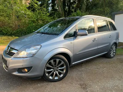 Gebraucht Opel Zafira 140 PS (102 kW) 2011 Andere farben Van / Kleinbus