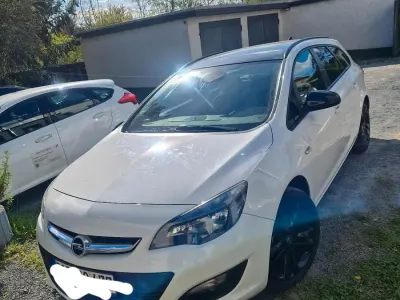 Usata Opel Astra Edition 180 CV (132 kW) 2014 Bianco Station wagon