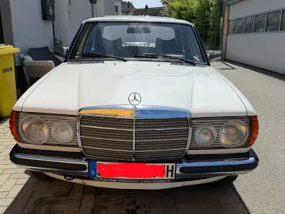 Brugt Mercedes 200 84 HK (61 kW) 1978 Hvid Sedan
