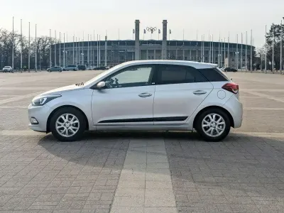 Gebraucht Hyundai i20 Passion 84 PS (61 kW) 2017 Silber Kleinwagen