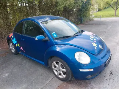 Usata VW New Beetle 102 CV (75 kW) 2009 Blu Utilitaria