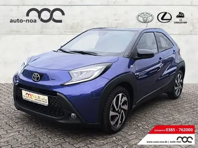 Gebraucht Toyota Aygo X Pulse 72 PS (52 kW) 2024 Juniper blue (8y8)/ black mica SUV