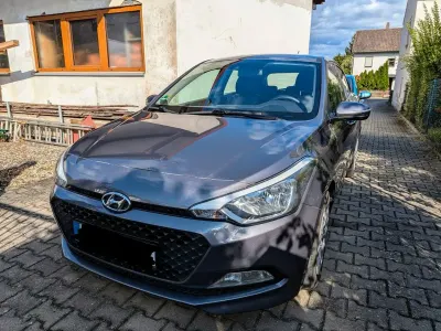 Gebraucht Hyundai i20 84 PS (61 kW) 2017 Blau Kleinwagen