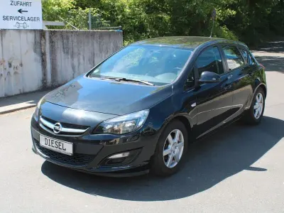 Gebraucht Opel Astra Edition 95 PS (69 kW) 2013 Schwarz Limousine
