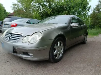 Gebraucht Mercedes C180 143 PS (105 kW) 2003 Beige Coupé