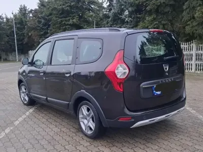 Gebraucht Dacia Lodgy Stepway 102 PS (75 kW) 2019 Schwarz Van / Kleinbus