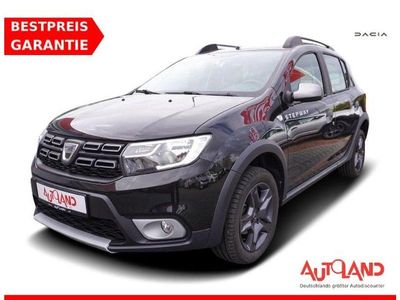 Kometgrau (metallic) Gebraucht 2018 Dacia Sandero Stepway SUV | 13.490 €