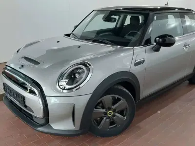 Occasion Mini Cooper SE Essential 135 kW (184 PK) 2023 Zilver Hatchback