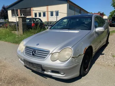 Gebraucht Mercedes C180 143 PS (105 kW) 2003 Silber Coupé