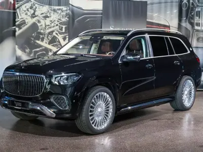 Neu Mercedes GLS600 Maybach 557 PS (409 kW) 2026 Obsidianblack metallic SUV